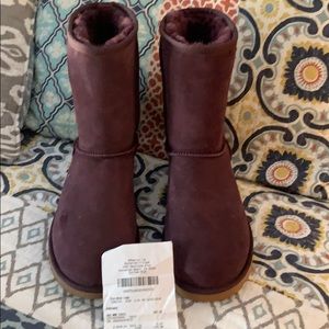 Brand new Ugg boots - Port color - size 10